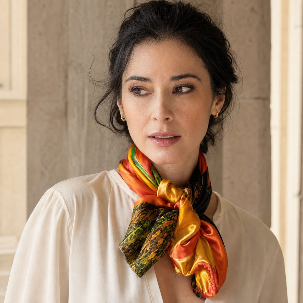 Designer Silk Scarves: A Checklist for the Discerning Art Collector
